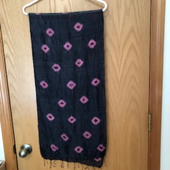 3/$15 Vintage 1990s Unisex Black Scarf Fuchsia Diamonds Fringe Edge Y2K Boho - Picture 2 of 3